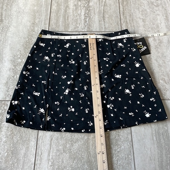 art class black,floral white design XL(14-16)mini skirt for girls - Picture 5 of 7